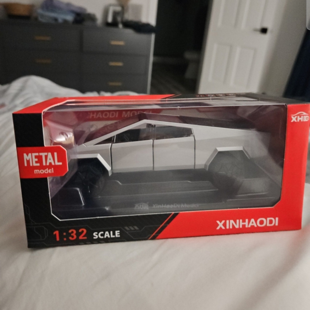 1:32 telsa toy car